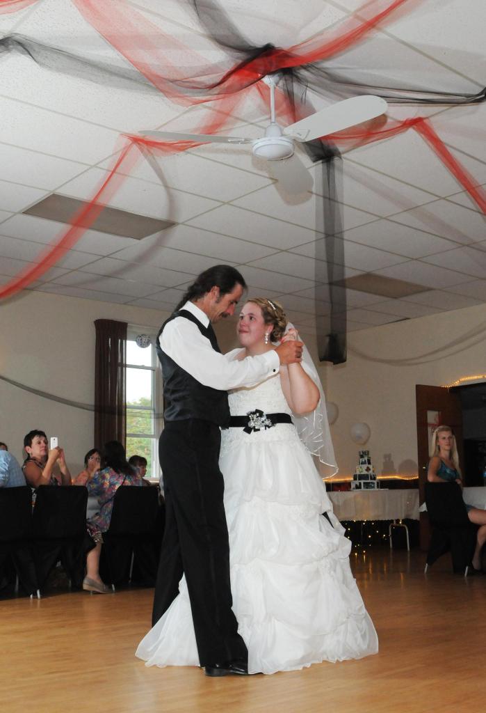 Wedding photographers London Ontario. Columbia Photos is wedding photography based in London Ontario. Owner and pro photographer is Phil Vanderpost.