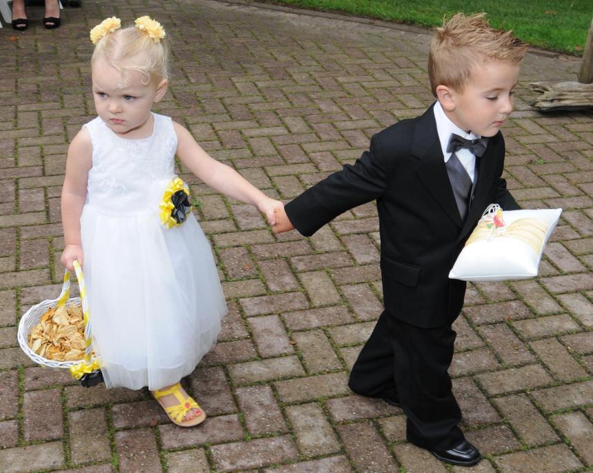 London Ontario Wedding Photographers. Wedding photographers London Ontario. Columbia Photos is wedding photography based in London Ontario. Owner and pro photographer is Phil Vanderpost.