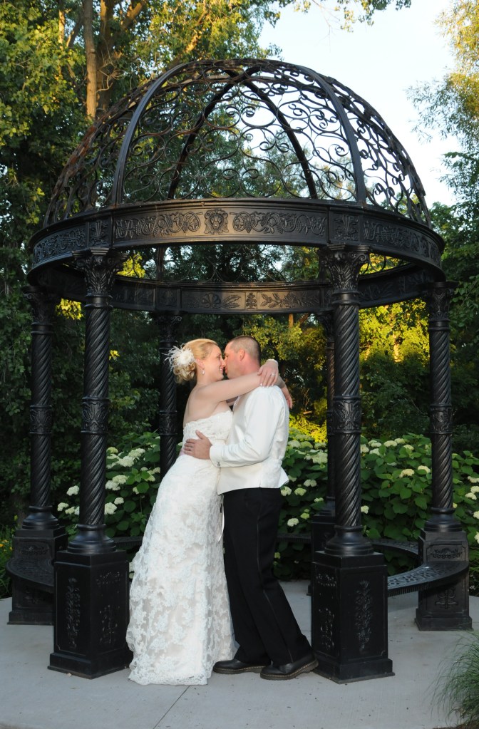 Wedding photographers London Ontario. Columbia Photos is wedding photography based in London Ontario. Owner and pro photographer is Phil Vanderpost.