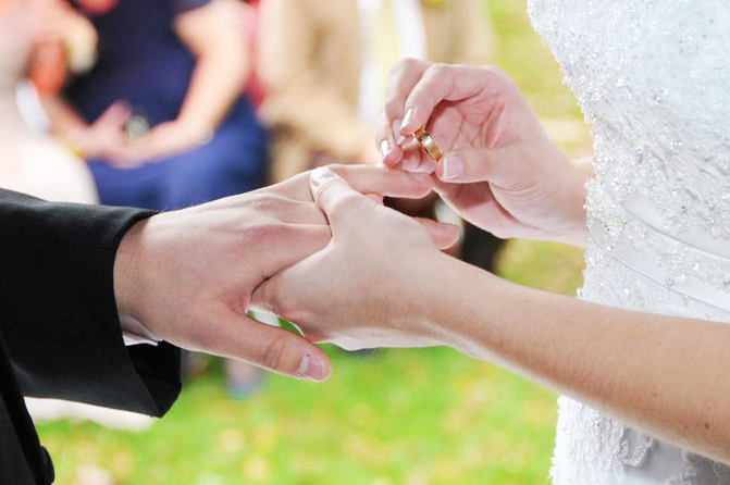 Wedding photographers London Ontario. Columbia Photos is wedding photography based in London Ontario. Owner and pro photographer is Phil Vanderpost.