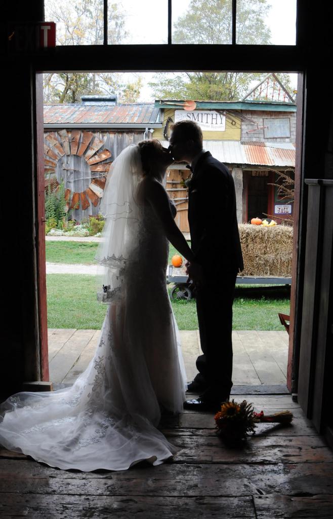 Wedding photographers London Ontario. Columbia Photos is wedding photography based in London Ontario. Owner and pro photographer is Phil Vanderpost.