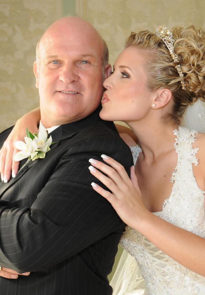 Wedding photographers London Ontario. Columbia Photos is wedding photography based in London Ontario. Owner and pro photographer is Phil Vanderpost.