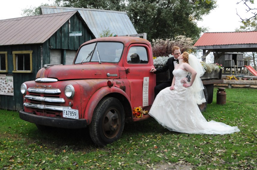 Wedding photographers London Ontario. Columbia Photos is wedding photography based in London Ontario. Owner and pro photographer is Phil Vanderpost.