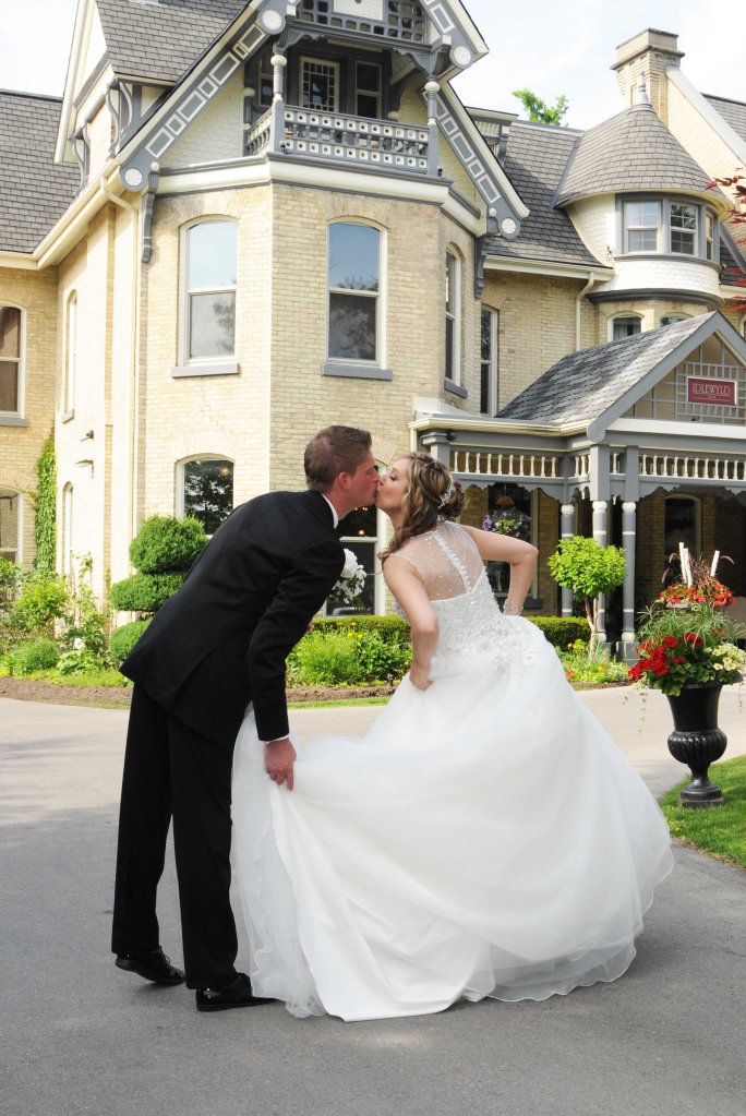 Wedding photographers London Ontario. Columbia Photos is wedding photography based in London Ontario. Owner and pro photographer is Phil Vanderpost.