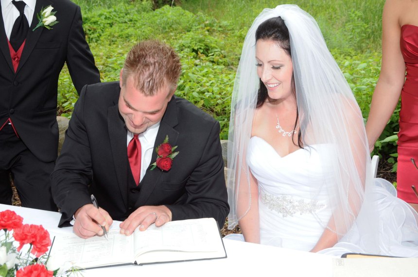 Wedding photographers London Ontario. Columbia Photos is wedding photography based in London Ontario. Owner and pro photographer is Phil Vanderpost.