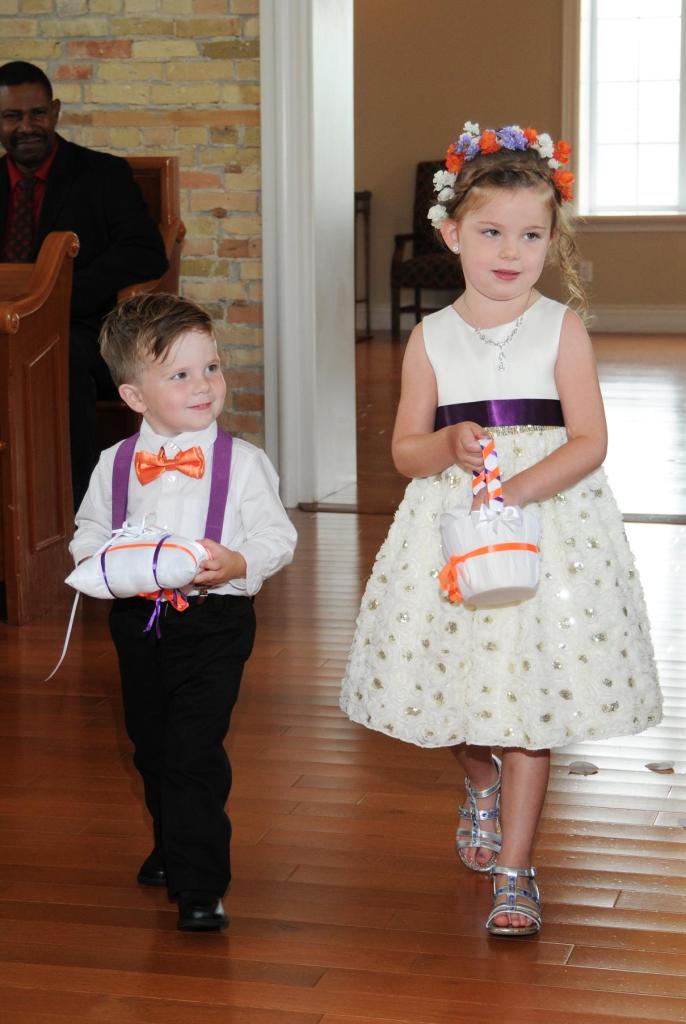 Wedding photographers London Ontario. Columbia Photos is wedding photography based in London Ontario. Owner and pro photographer is Phil Vanderpost.