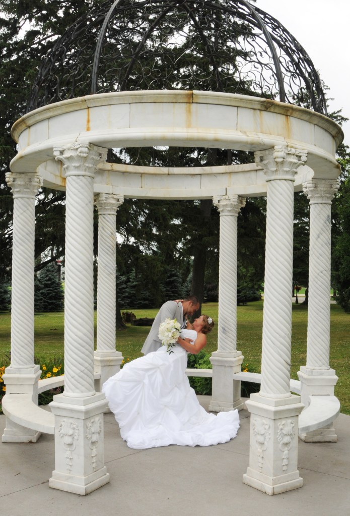 Wedding photographers London Ontario. Columbia Photos is wedding photography based in London Ontario. Owner and pro photographer is Phil Vanderpost.