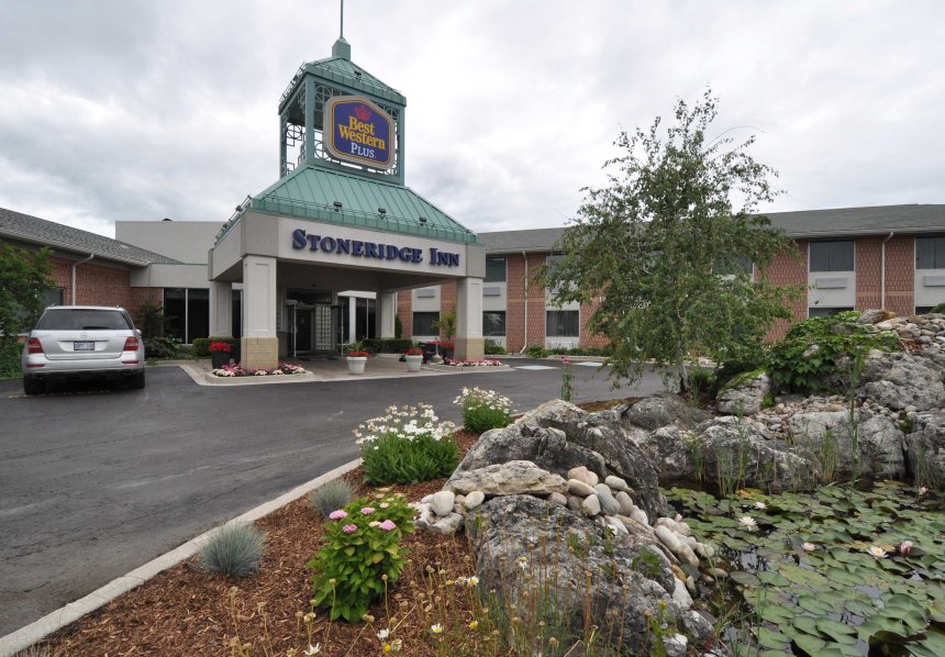 Wedding photographers London Ontario. Columbia Photos is wedding photography based in London Ontario. Owner and pro photographer is Phil Vanderpost.