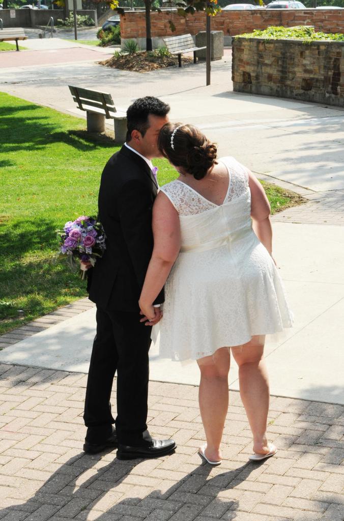 Wedding photographers London Ontario. Columbia Photos is wedding photography based in London Ontario. Owner and pro photographer is Phil Vanderpost.
