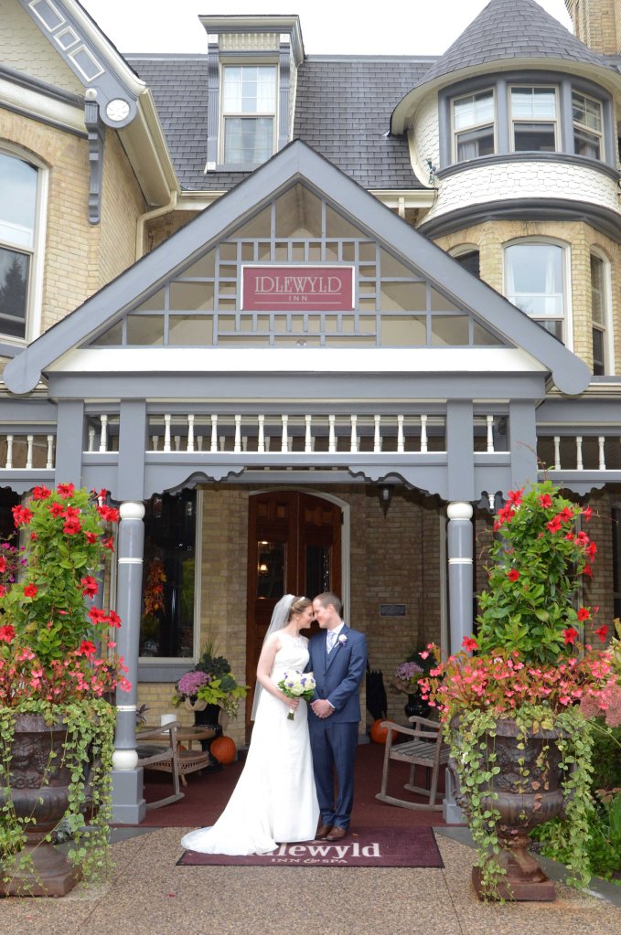 Wedding photographers London Ontario. Columbia Photos is wedding photography based in London Ontario. Owner and pro photographer is Phil Vanderpost.