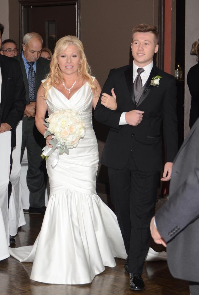 Wedding photographers London Ontario. Columbia Photos is wedding photography based in London Ontario. Owner and pro photographer is Phil Vanderpost.