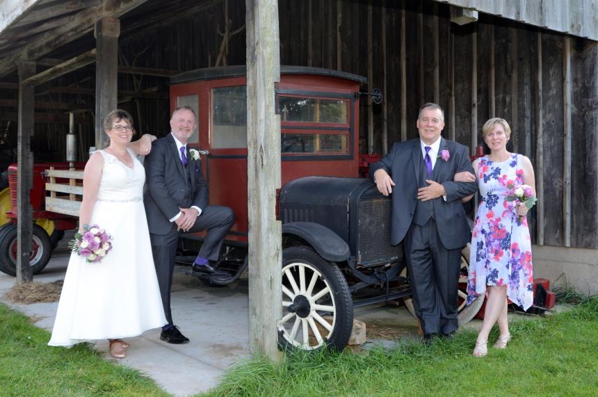 Wedding photography London Ontario. Great country wedding photos by Columbia Photos.