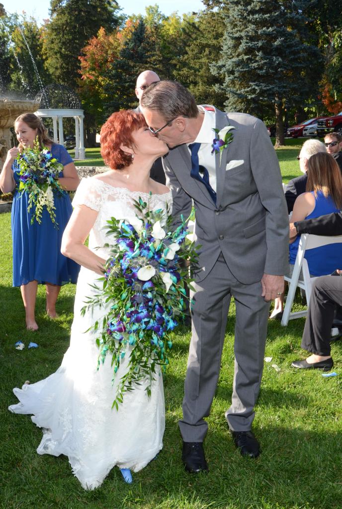 Wedding photographers London Ontario. Great country wedding photos by Columbia Photos.