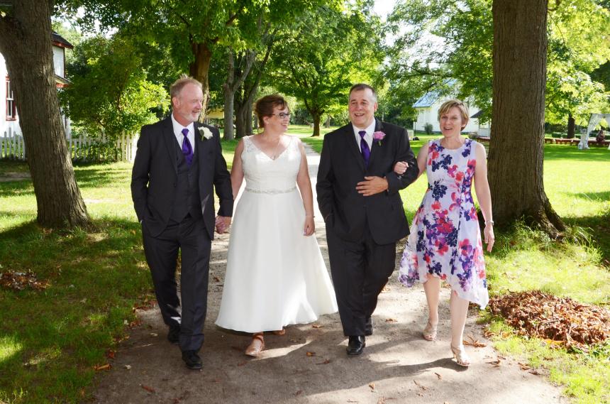 Wedding photography London Ontario. Great country wedding photos by Columbia Photos.