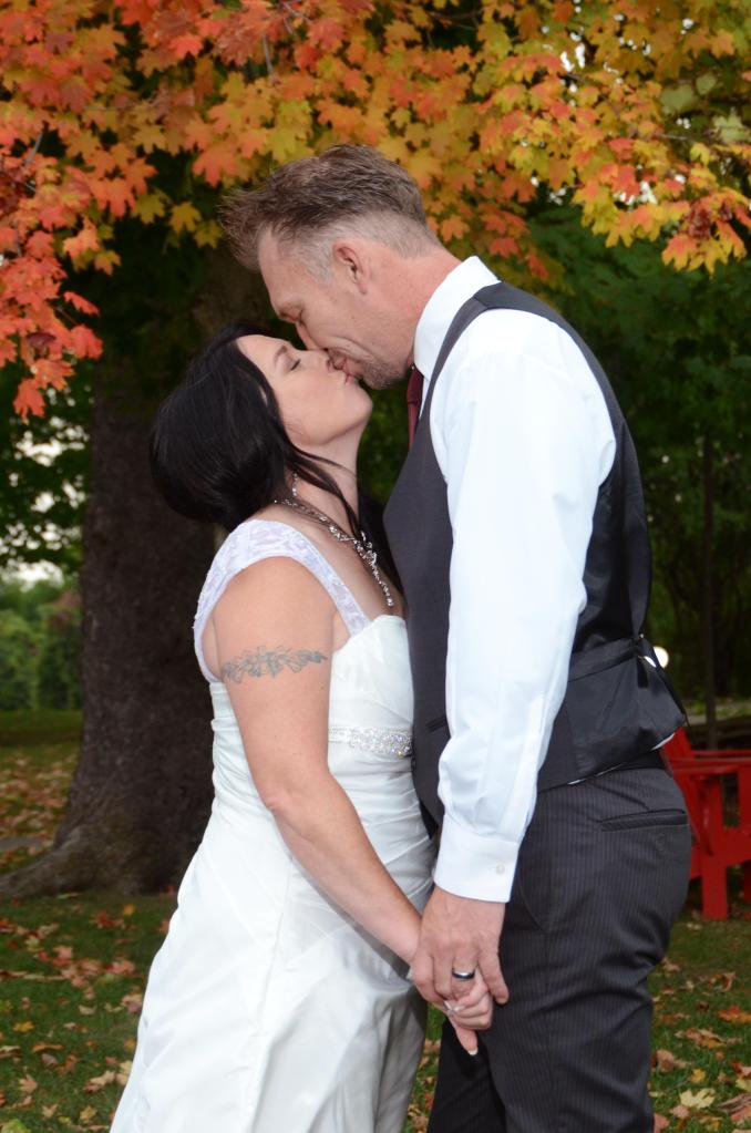 Wedding photographers London Ontario. Great country wedding photos by Columbia Photos.