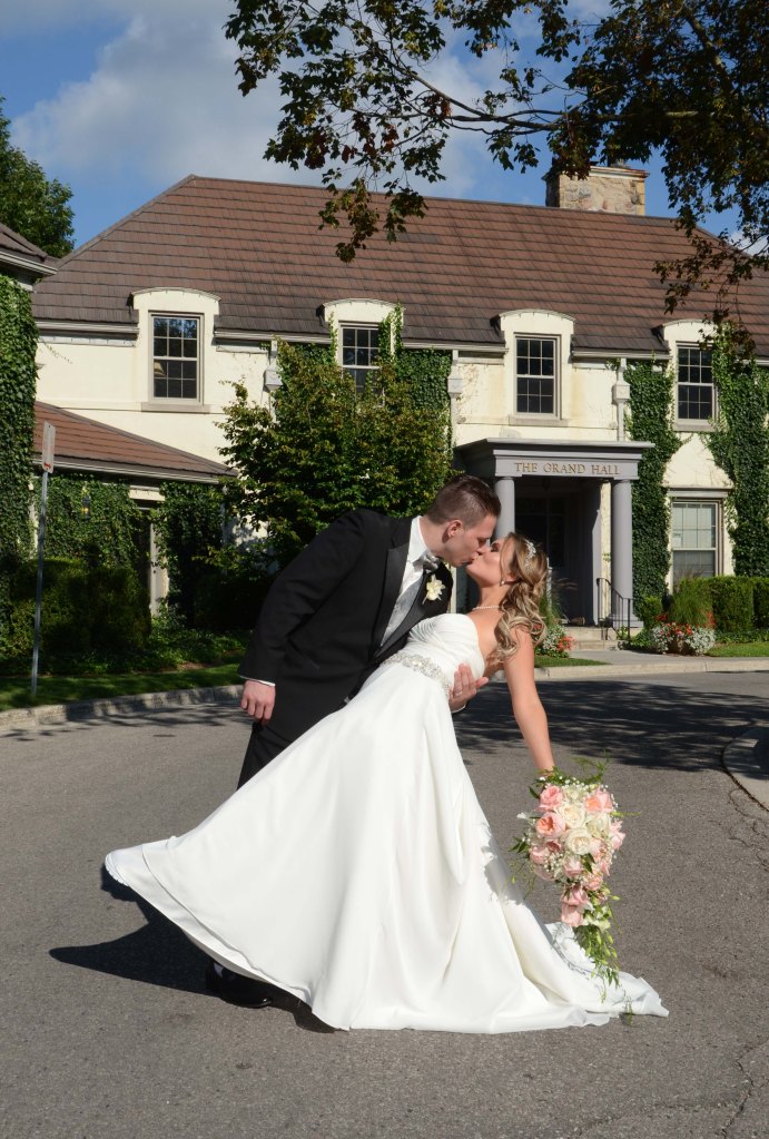 Wedding photographers London, Ontario. Columbia Photos is wedding photography based in London, Ontario.