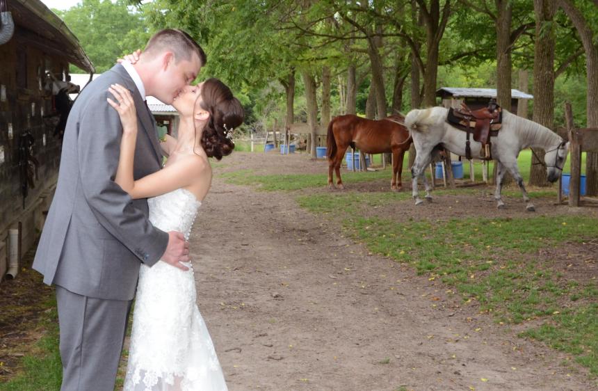 Wedding photographers London Ontario. Columbia Photos is wedding photography studio based in London, Ontario. Photographer is Phil Vanderpost