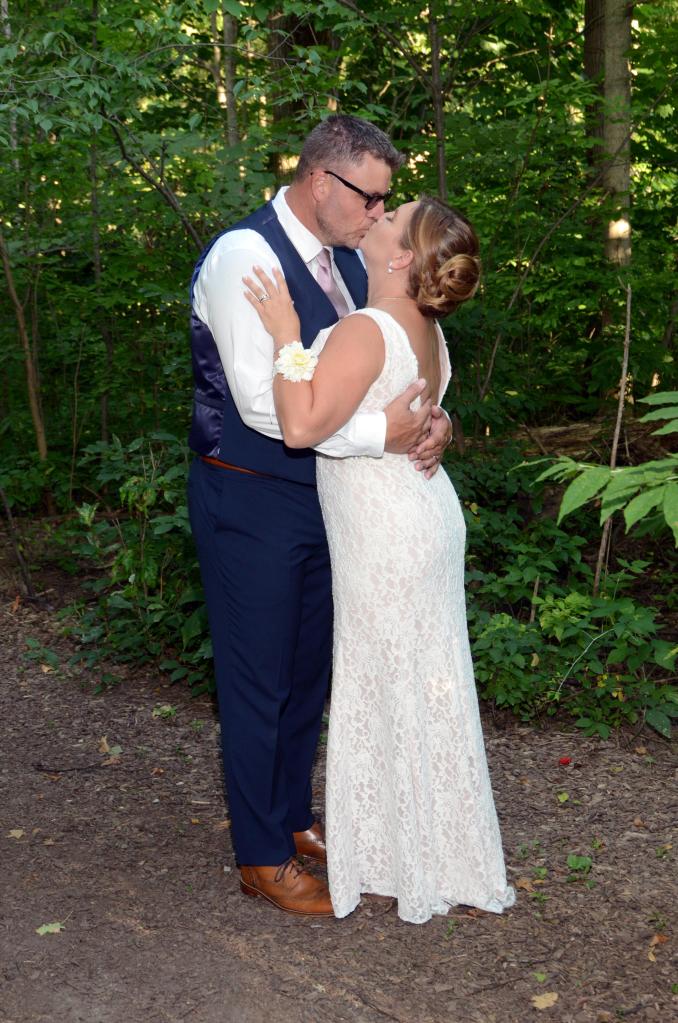 Wedding photographers London Ontario. Great country wedding photos by Columbia Photos.
