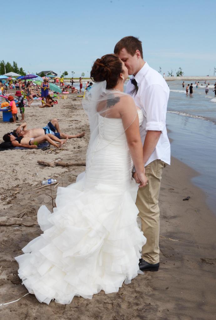 Wedding photographers London Ontario. Great country wedding photos by Columbia Photos.