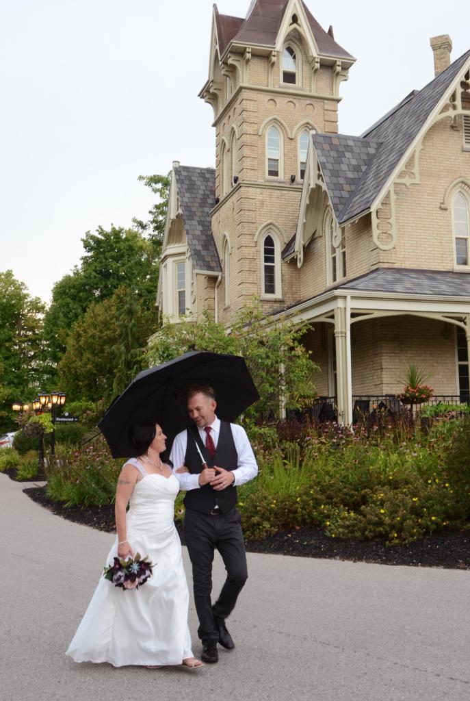 Wedding photographers London Ontario. Great country wedding photos by Columbia Photos.