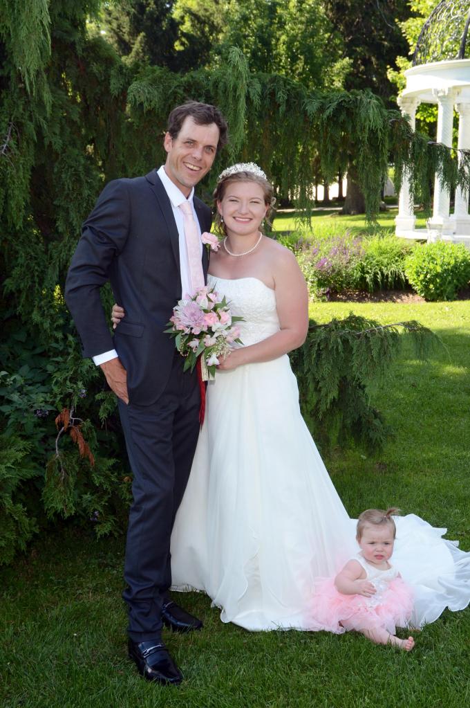 Wedding photographers London Ontario. Columbia Photos is wedding photography based in London Ontario. Owner and pro photographer is Phil Vanderpost.