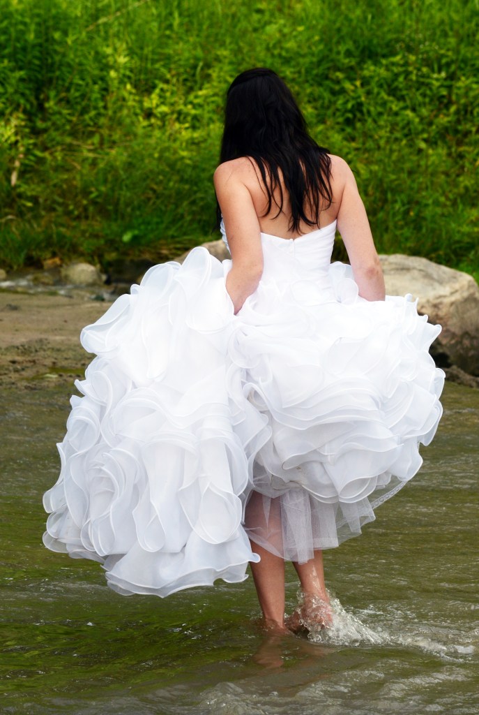 Wedding photographers London Ontario. Great country wedding photos by Columbia Photos.