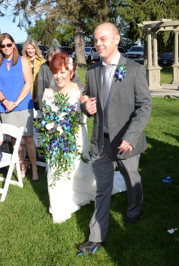 Wedding photographers London Ontario. Great country wedding photos by Columbia Photos.