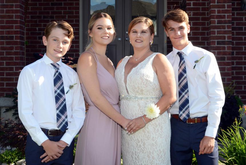 Wedding photographers London Ontario. Great country wedding photos by Columbia Photos.