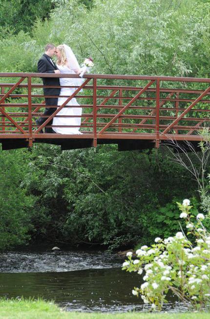 Wedding photographers London Ontario. Columbia Photos is wedding photography studio based in London, Ontario. Photographer is Phil Vanderpost