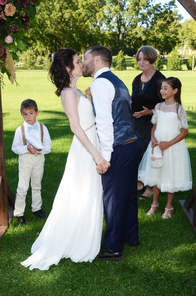 Wedding photographers London Ontario. Columbia Photos is wedding photography based in London Ontario. Owner and pro photographer is Phil Vanderpost.