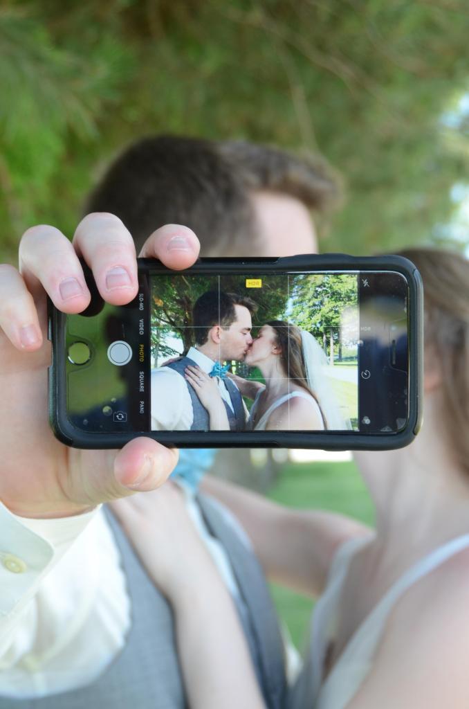 Wedding photographers London Ontario. Columbia Photos is wedding photography based in London Ontario. Owner and pro photographer is Phil Vanderpost.