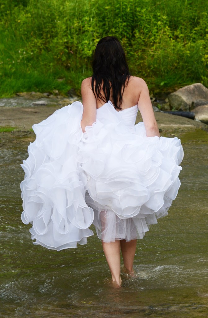 Wedding photographers London Ontario. Great country wedding photos by Columbia Photos.