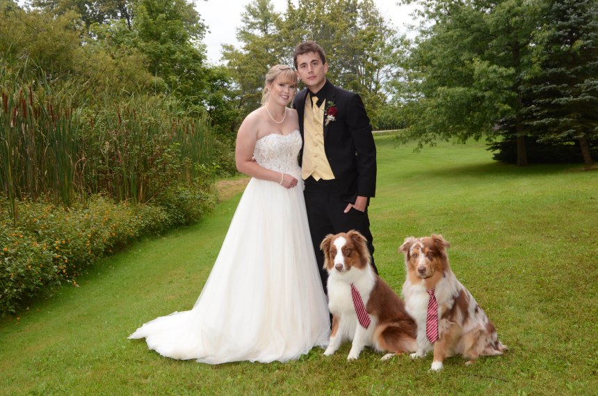 Wedding photographers London Ontario. Great country wedding photos by Columbia Photos.
