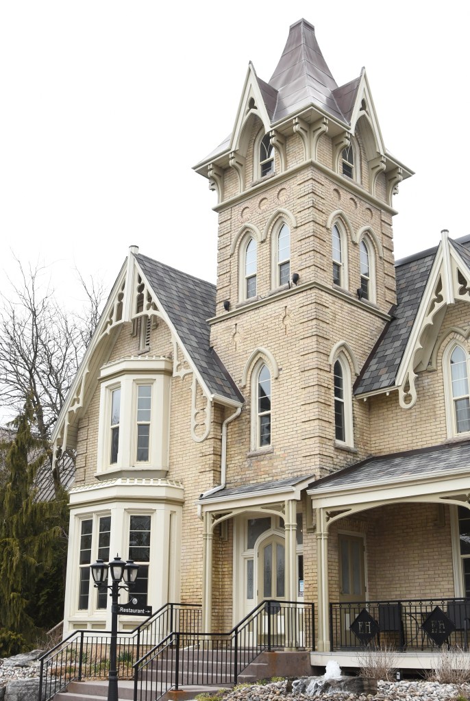 Wedding photography at the Elm Hurst Inn by Columbia Photos of London, Ontario