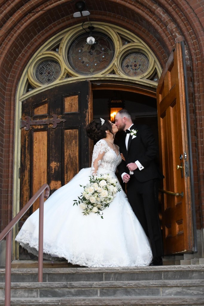 Beautiful wedding at The Metropolitan United church by Columbia Photos