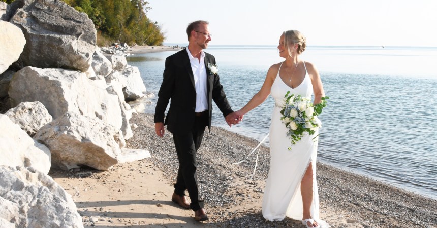 Columbia Photos is beautiful wedding photography based in London Ontario photos photographers vibe hype value sale cheap great good