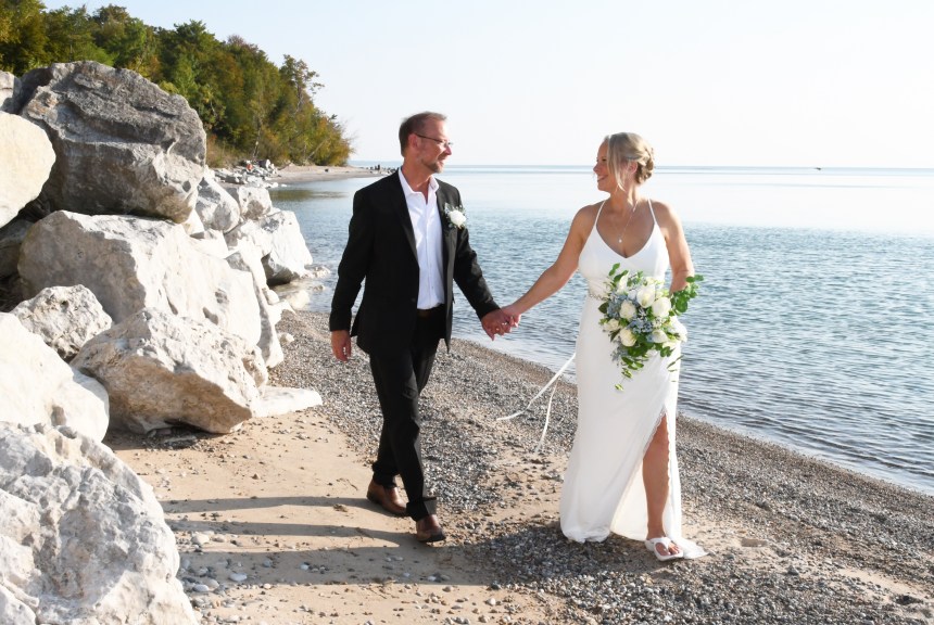 Columbia Photos is beautiful wedding photography based in London Ontario photos photographers vibe hype value sale cheap great good