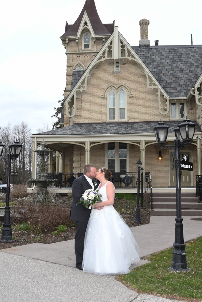 Wedding photography at the Elm Hurst Inn by Columbia Photos of London, Ontario