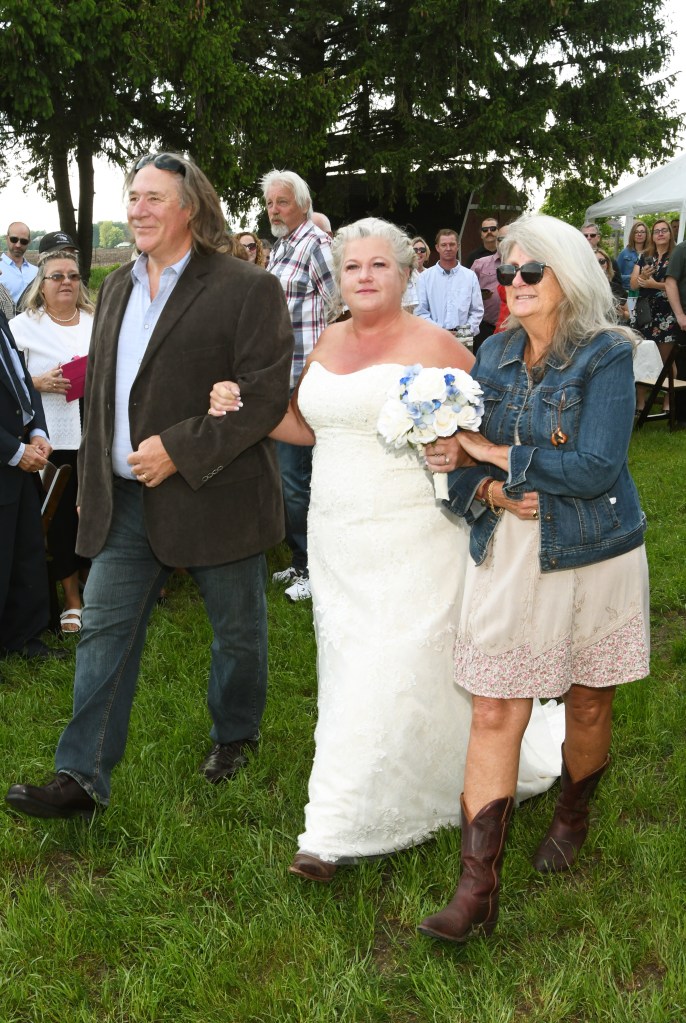 Lovely country wedding by Columbia Photos of London, Ontario.