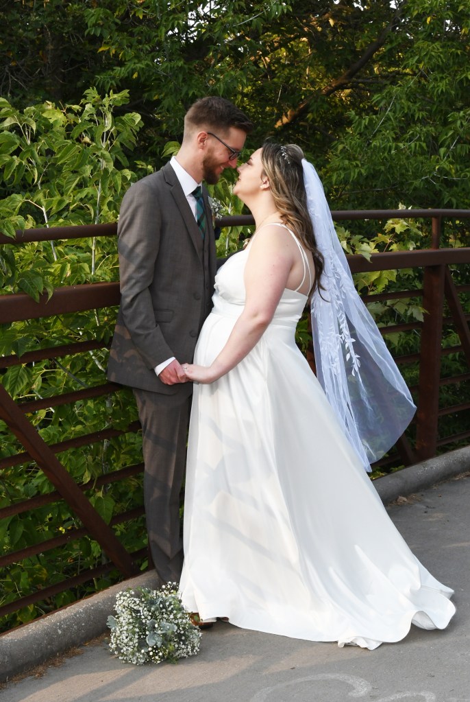 Beautiful Kiwanis Park wedding by Columbia Photos of London Ontario