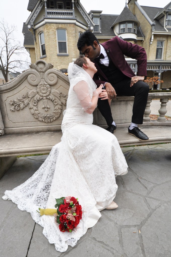 Wedding photographers London Ontario. Great country wedding photos by Columbia Photos.