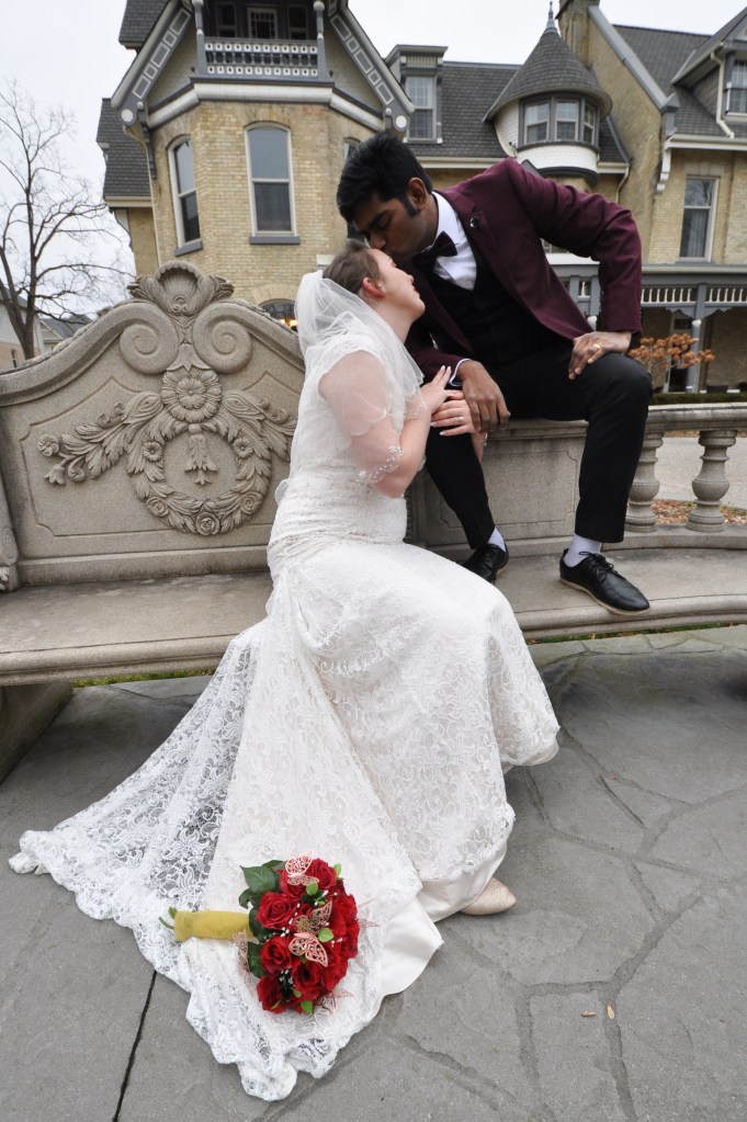 Wedding photographers London Ontario. Great country wedding photos by Columbia Photos.