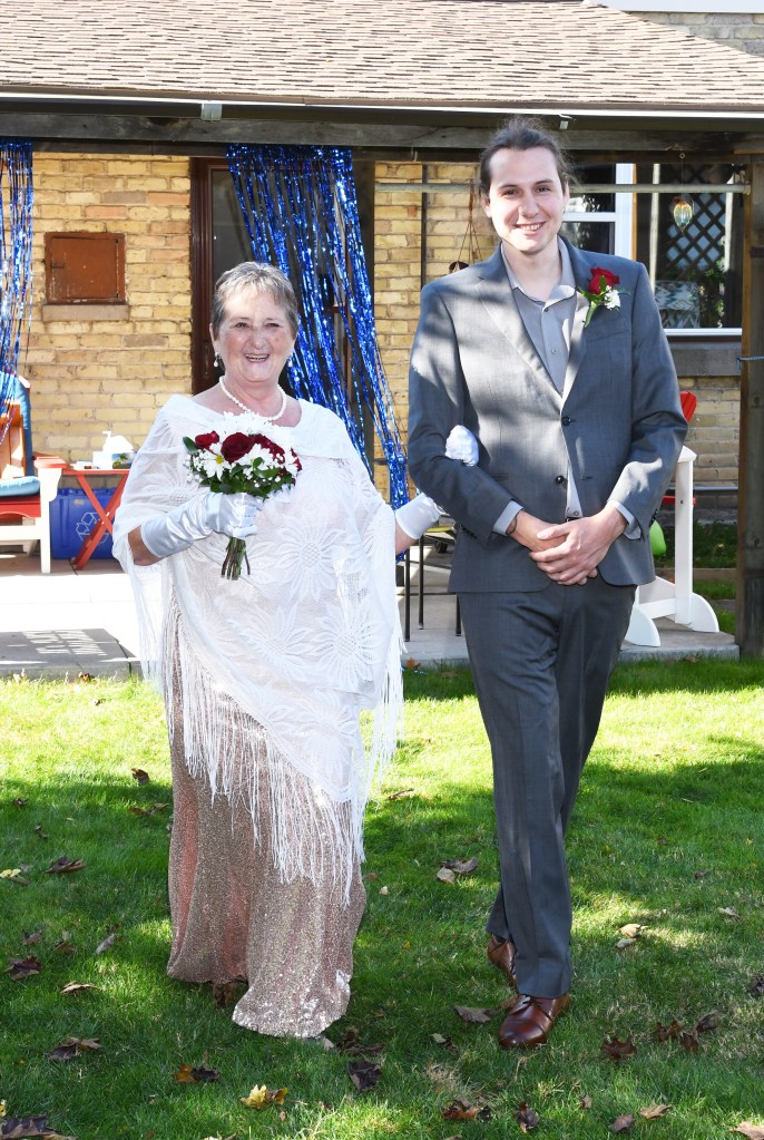 Beautiful wedding at Kiwanis Park by Columbia Photos of London Ontario