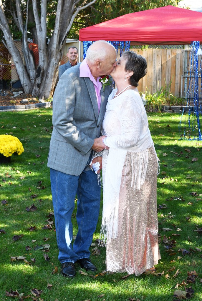 Beautiful wedding at Kiwanis Park by Columbia Photos of London Ontario