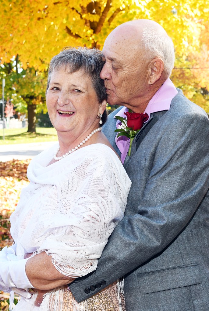 Beautiful wedding at Kiwanis Park by Columbia Photos of London Ontario