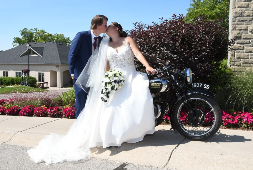 Beautiful wedding at Riverbend Golf and Country Club by Columbia Photos of London Ontario