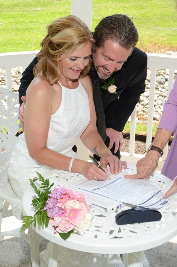 Beautiful wedding photography based in London Ontario.