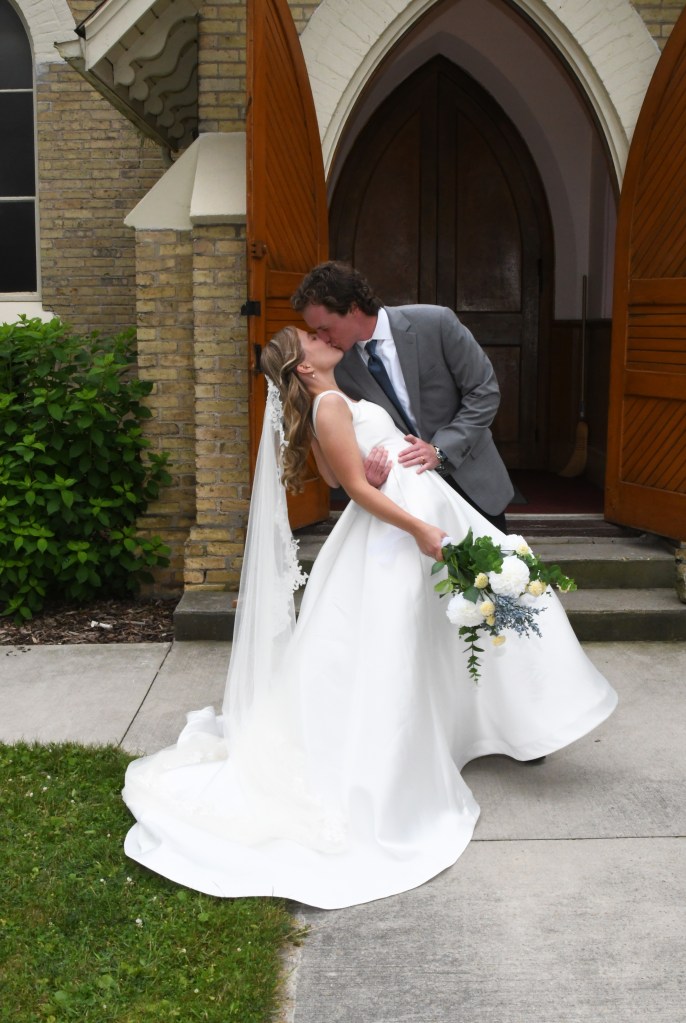Beautiful wedding by Columbia Photos based in London Ontario