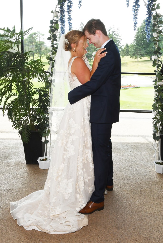 Lovely wedding photo at The Highland Country Club by Columbia Photos in London Ontario