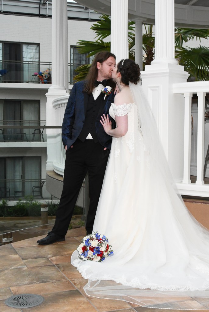 Wedding at the Lamplighter Inn by Columbia Photos